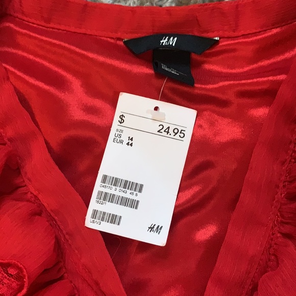 H&M red flutter sleeve top sz 14 NWT’s! - Picture 2 of 5